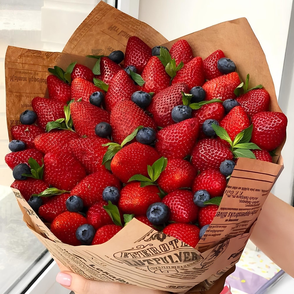 

Классический букет из клубники