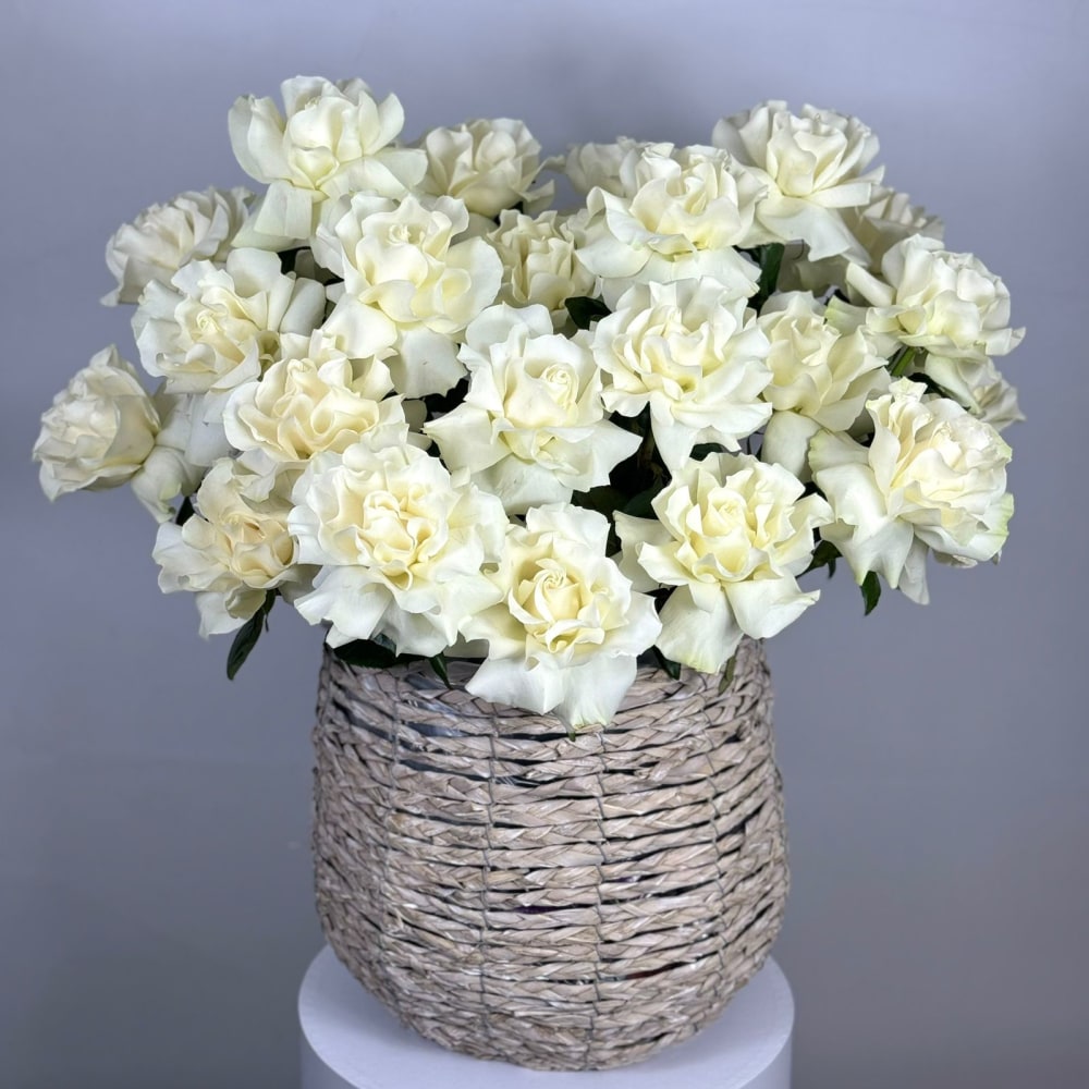 

Кашпо с французскими розами